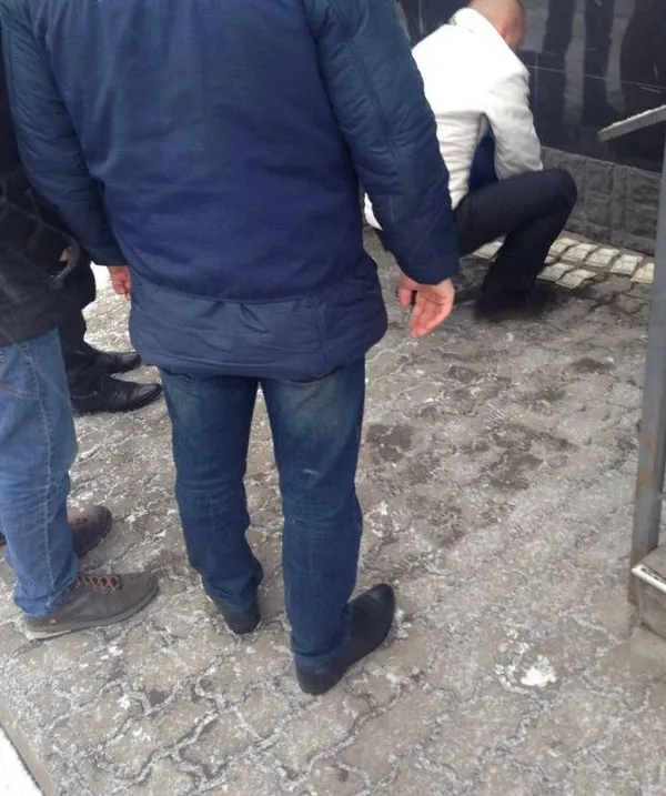 На Волині «валютник» за хабар хотів «відмазатися» від відповідальності (фото)