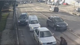 У Луцьку на Рівненській упродовж хвилини сталися дві ДТП (відео)
