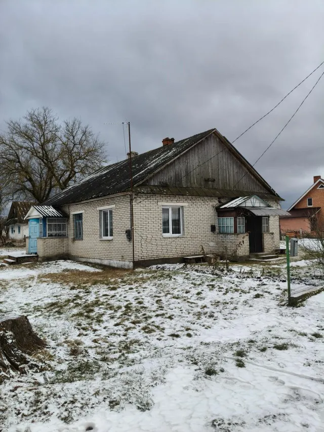 На Волині виставили на продаж три будівлі колишніх ФАПів: де саме та за скільки (фото)
