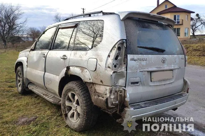 У Луцькому районі 18-річний злодій перекинувся на викраденому Toyota Prado (фото, відео)
