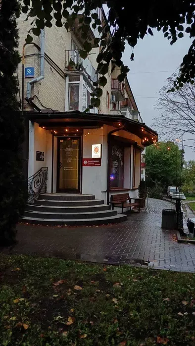 Віддають з усім начинням: у центрі Луцька продають кав'ярню (фото)