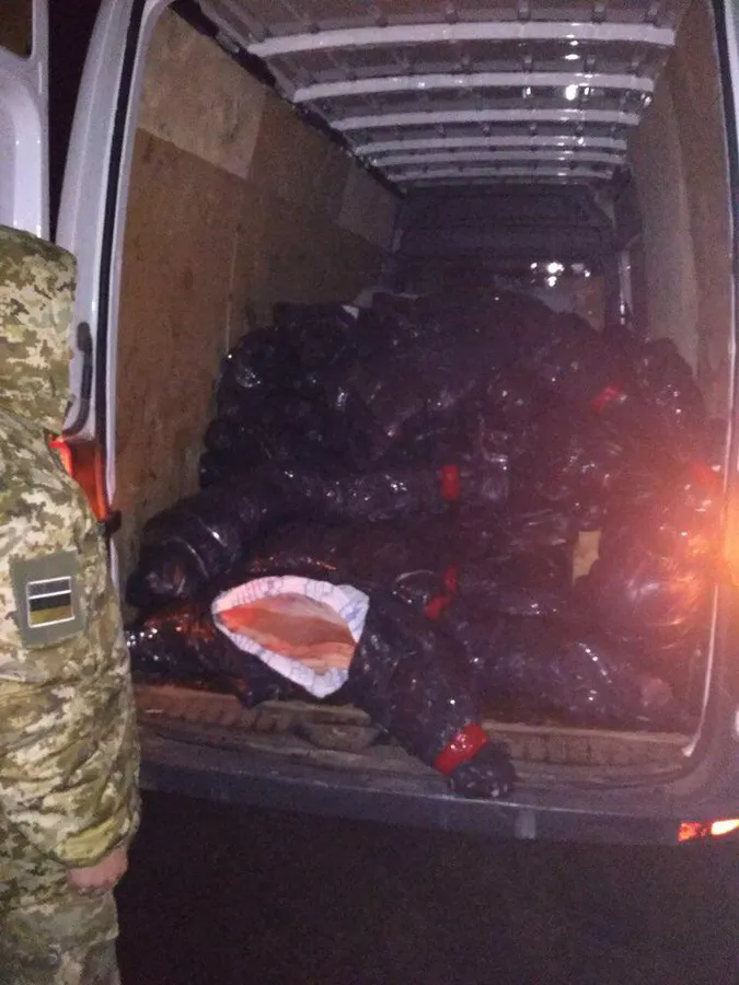 На Волині затримали бус із тоннами телячих тушок