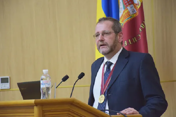 Що заважає українцям розмовляти солов'їною