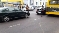 У Луцьку біля «Променя» – аварія за участі маршрутки (фото)