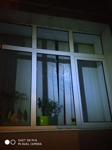 Департаменту мунварти в Луцьку розбили вікна (фото, відео)