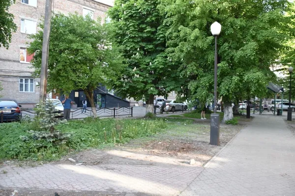 Сквер на місці квіткового ринку в Луцьку оновлять до липня (фото) 