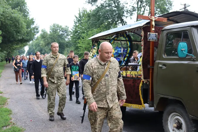 Волинь на колінах проводжала в останню путь воїна Олексія Кунчика (фото, відео)