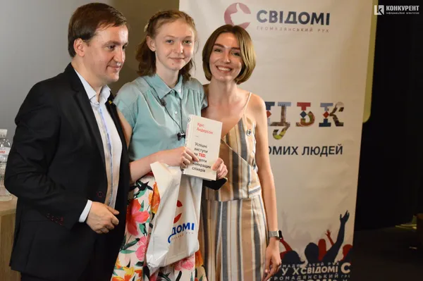 Як не стати «рибою» на гачку в олігархів: поради відомого політичного експерта у Луцьку (фото)