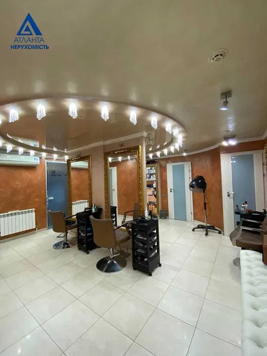 У Луцьку продають приміщення салону краси за 130 тисяч доларів (фото)