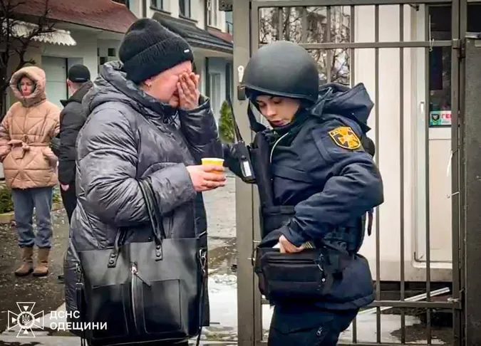 Удар по Одесі: 14 загиблих, 46 травмованих, серед них – рятувальники (фото 18+)