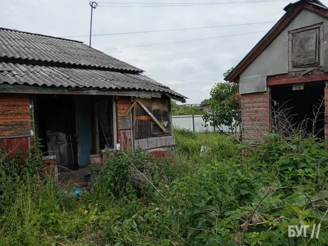 Руїна, холод і грибок: у місті на Волині занедбана квартира отруює життя сусідів (фото)