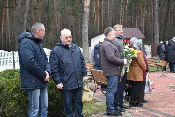 У Дачному поховали загиблого на війні Героя Олександра Філіпчука (фото)