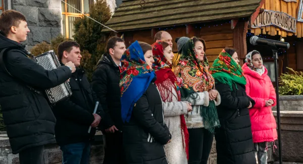 Біля головного корпусу ВНУ урочисто відкрили різдвяну шопку (фото)