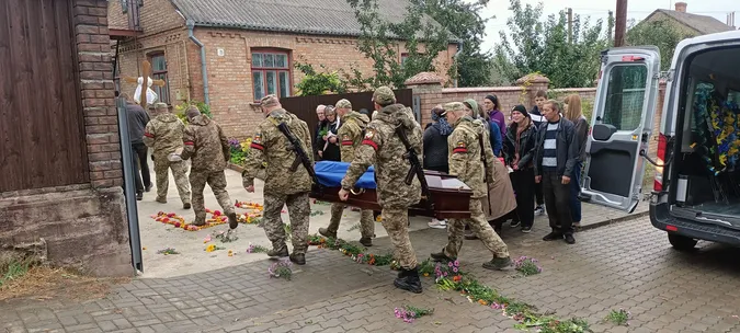 Понад рік вважався зниклим безвісти: у Підгайцях попрощалися з воїном Віталієм Сюрхою (фото)