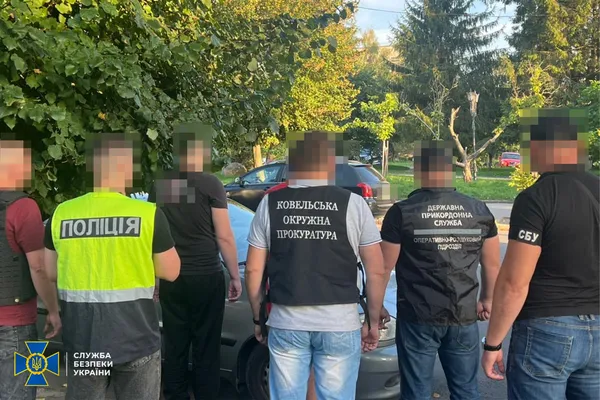 «Квиток» за кордон – 5 тисяч доларів: СБУ зірвала схему втечі ухилянтів на Волині