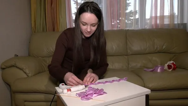 Катерина Нижник робить композиції з квітів