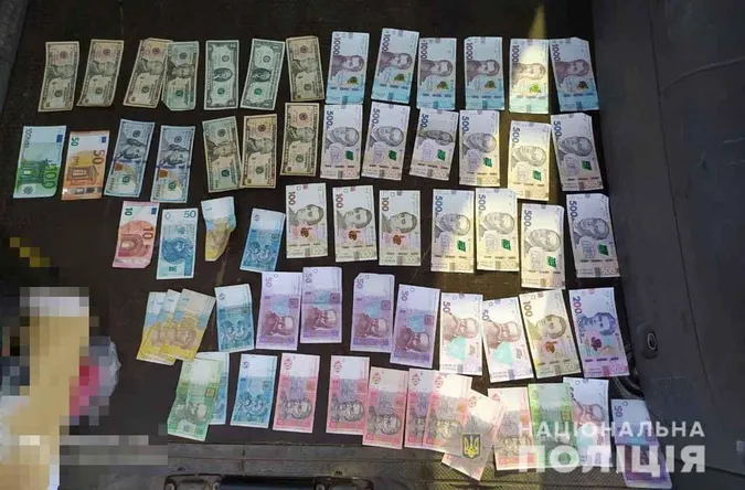 Збували рекордними партіями: на Волині спіймали «наркобаронесу» і її банду (фото)