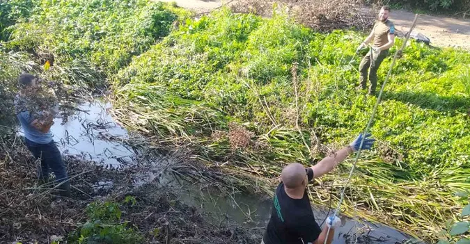 «День води»: у Луцьку екологи почистили берег Сапалаївки (фото)