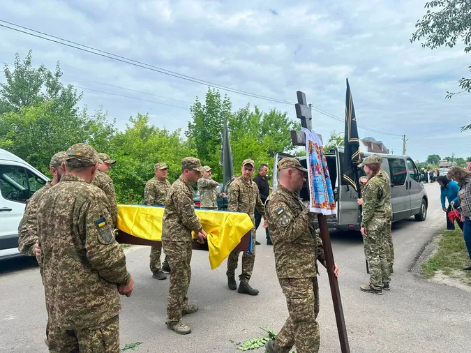На Волині в останню земну дорогу провели Героя Сергія Григіля (фото)