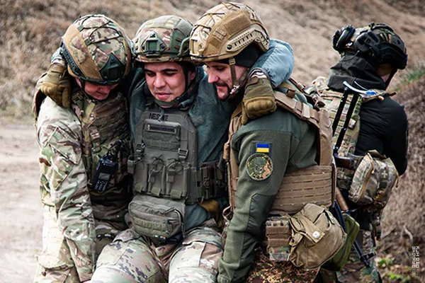 Волинські гвардійці відпрацьовують евакуацію поранених у «червоній зоні» (фото)