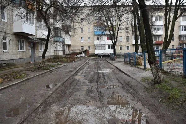 У Луцьку оглянули двори, які потребують ремонту (фото)