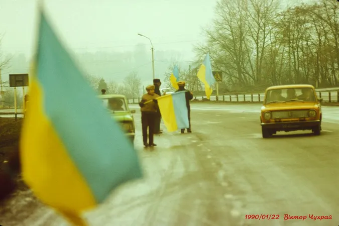 Луцький фотохудожник показав, яким був День злуки 29 років тому