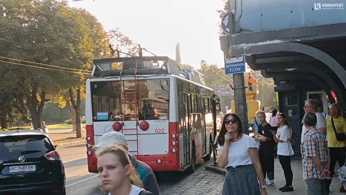 Через ремонт лінії на луцькому проспекті – транспортний колапс (фото)