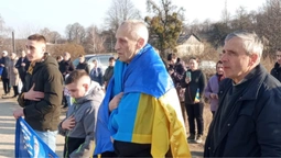 «Ми відчували, що він живий»: на Волині зустріли звільненого з полону Віталія Войтовича (фото)