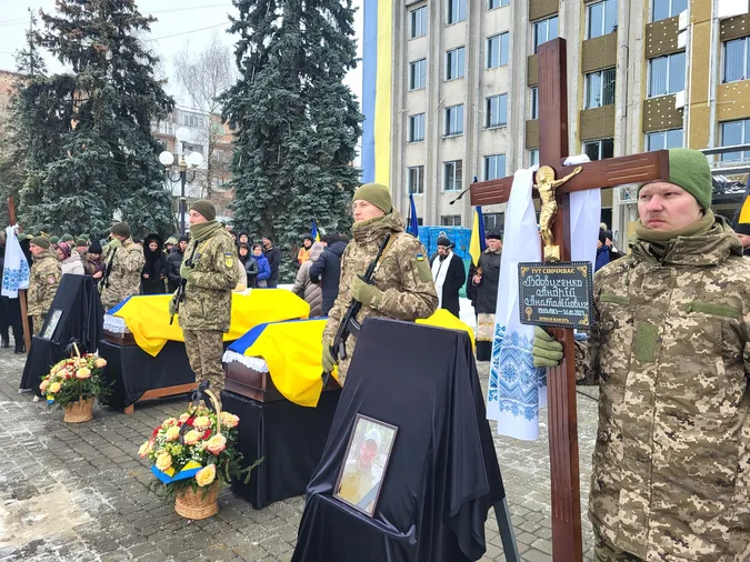 Ковель навколішки попрощався з Героями Миколою Сичем та Андрієм Вдовиченком, які два роки були зниклими безвісти