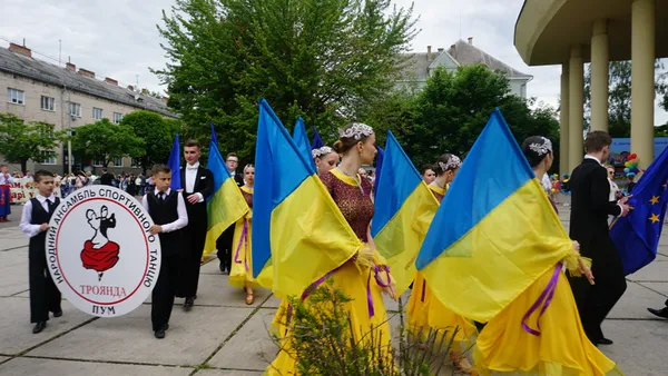 Марш, концерт та багато танців: у Луцьку відсвяткували День захисту дітей (фото)