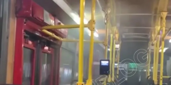 У Луцьку під час руху задимівся тролейбус (відео)
