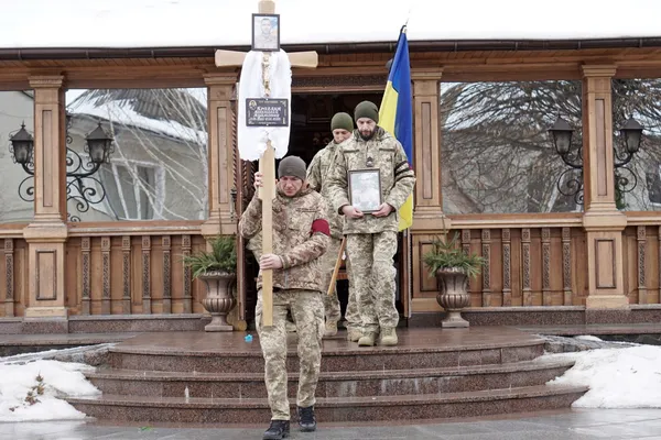 У Володимирі попрощалися із загиблим на війні захисником Анатолієм Крагликом (фото)