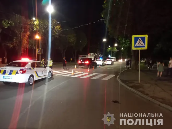 У Луцьку на пішохідному переході авто наїхало на жінку з 4-річним сином (фото, відео)
