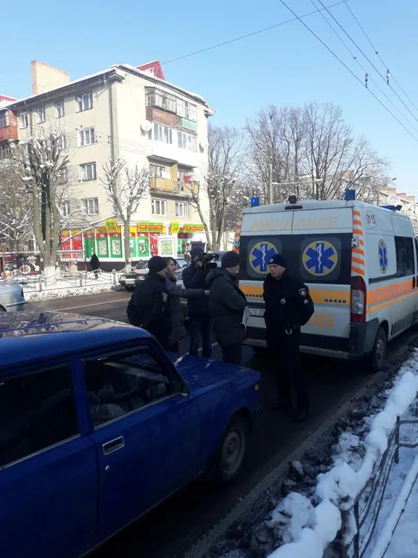 Сирени і проблискові маячки: як лучани реагують на авто зі спецсигналами (фото)