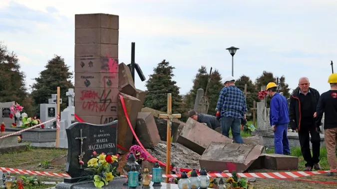 Український інститут нацпам'яті відповів на нищення могили вояків УПА в Польщі
