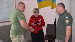 На Волині матері загиблого воїна передали його орден «За мужність» (фото)