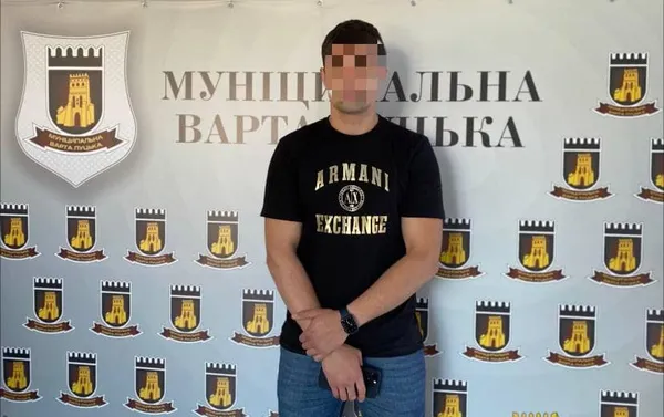 Водій BMW,  який «зніс» огорожу в Луцьку, відновить її за свої гроші (фото)
