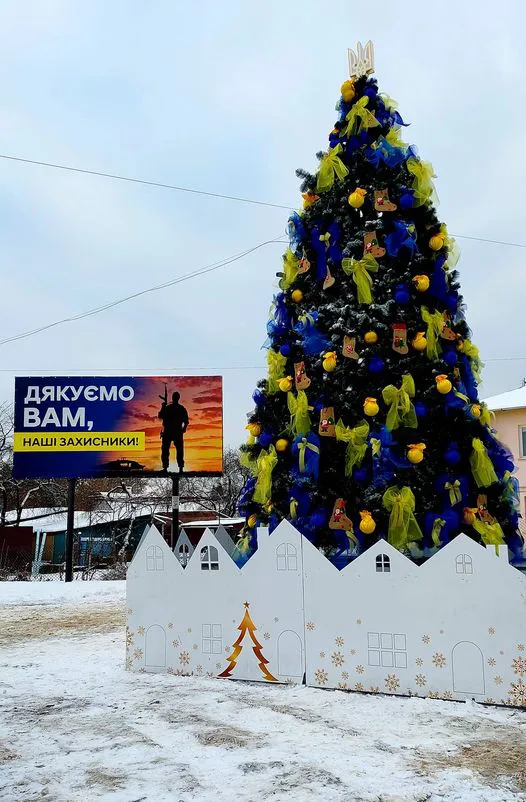 У Ківерцях встановили патріотичну ялинку