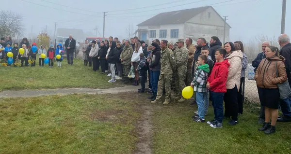 На фасаді волинського ліцею встановили меморіальну дошку полеглому Герою Івану Сидоруку (фото)