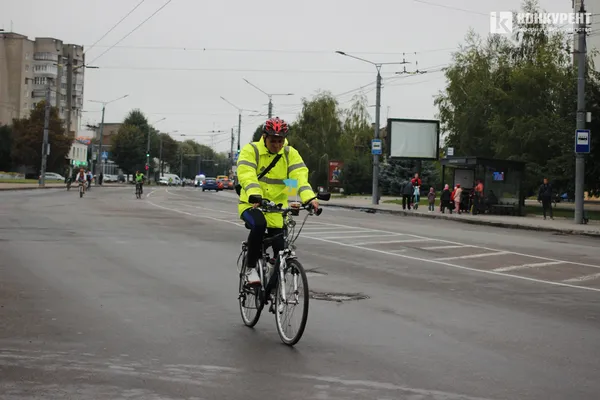 Велопробіг, вишиванки, ЗСУ❤️: як Луцьк відзначає особливий День міста (фото, відео)