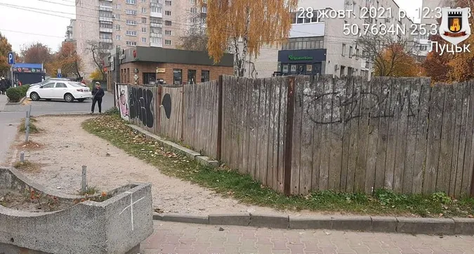 У Луцьку демонтують незаконні тимчасові споруди (адреси, фото)
