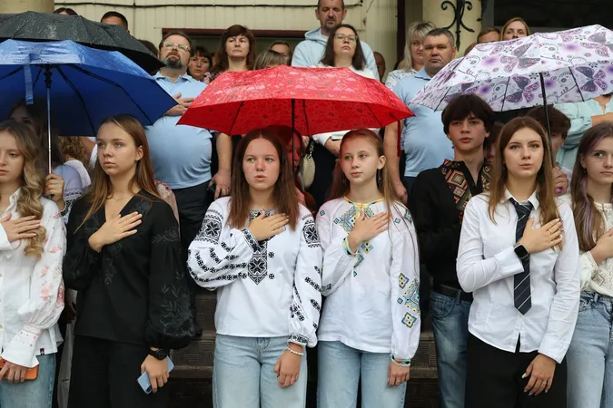 Як у Волинському науковому ліцеї зустріли свято першого дзвоника (фото)