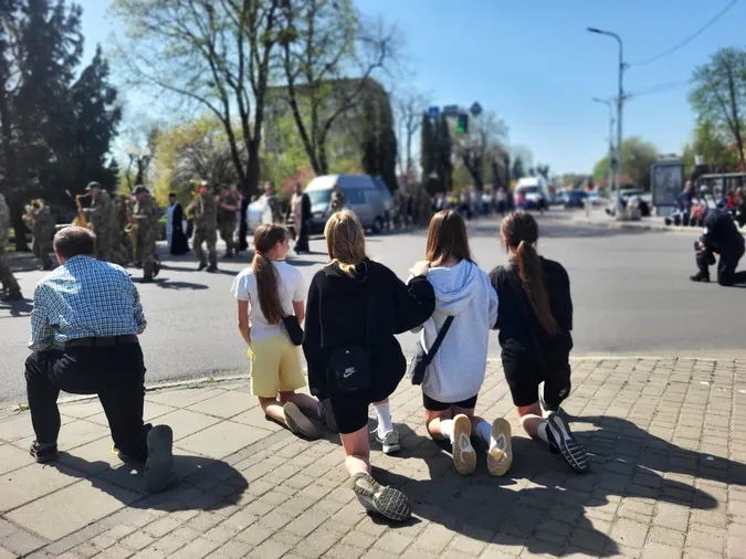 Загинув за місяць до 33-річчя: у Ковелі попрощалися із воїном Сергієм Селівановим (фото)