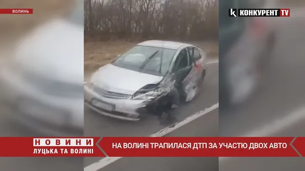 Автомобілі геть зім'яті: на трасі Луцьк – Володимир сталася аварія (відео)