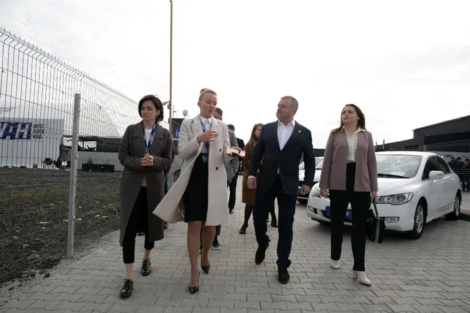 Покровський зустрівся з працівниками West Auto Hub у Луцьку (фото)