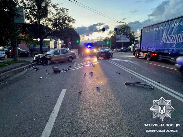 Невдалий поворот: у Луцьку Audi влетіла в Geely (фото, відео)