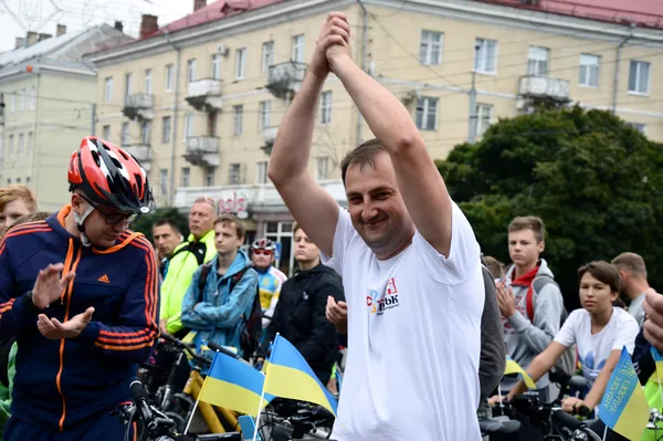Тараса Яковлева, як затятого учасника велопробігів, присутні вітали оплесками...