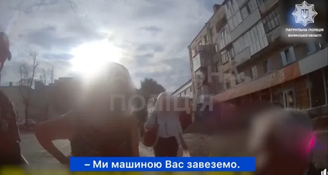 У Луцьку на проспекті Волі загубився дідусь – викликали патрульних (відео)