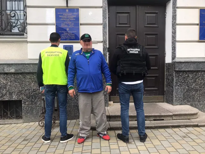 Жили нелегально 4 роки: з Волині видворили двох громадян росії