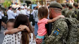 Військовий не зламався – він просто став іншим: чому і як змінює війна (відео)
